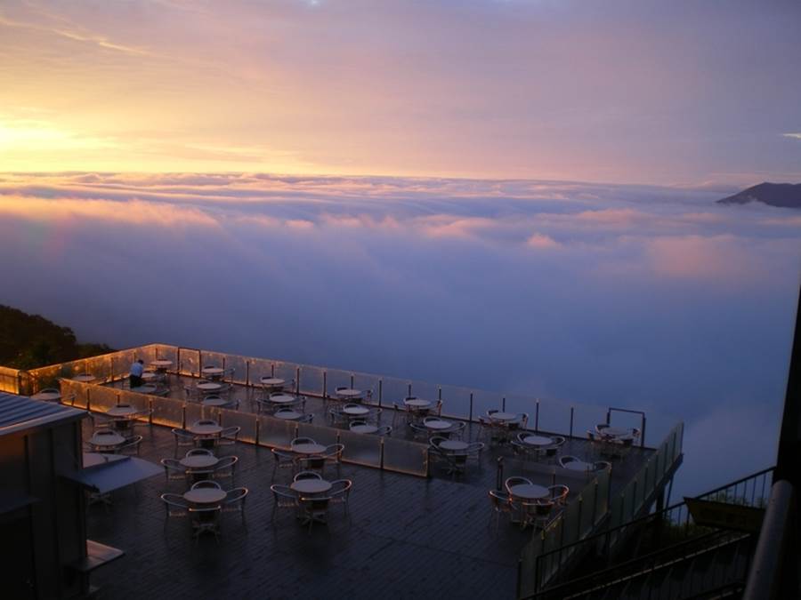 terrazzo unkai su un mare di nuvole
