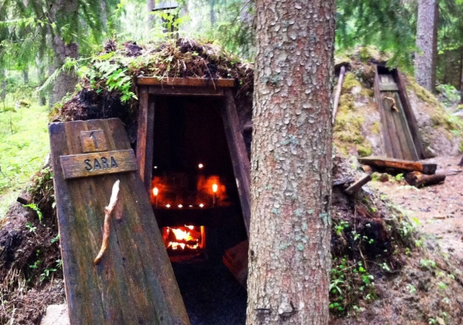 hotel primitivo formato da capanne nel bosco, svezia