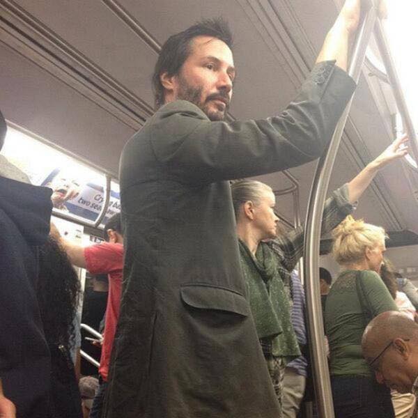 Keanu Reeves sui mezzi pubblici