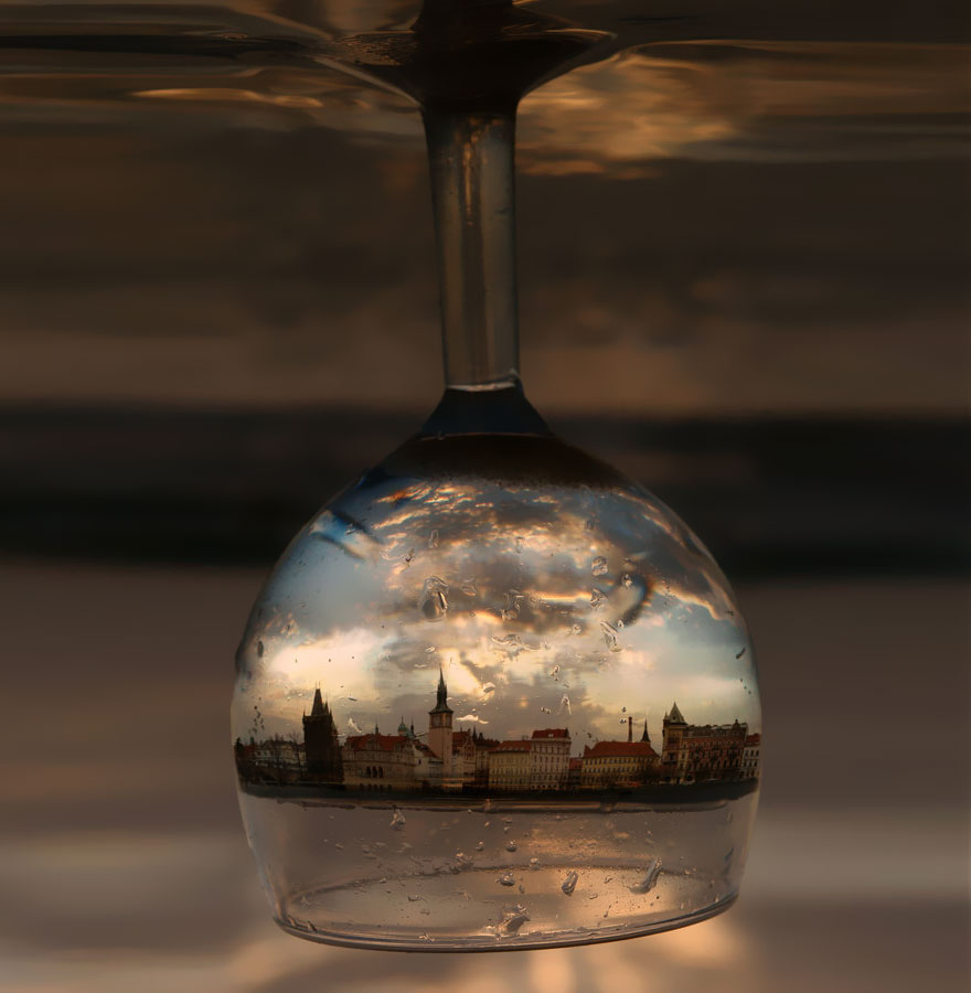 riflessi praga in un bicchiere
