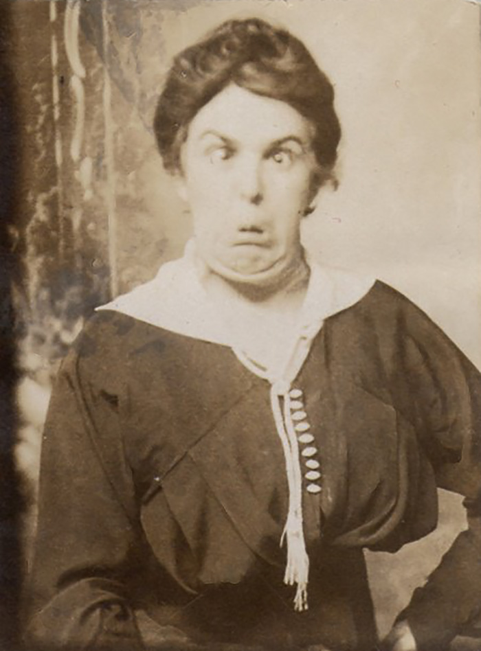 foto età vittoriana donna smorfia