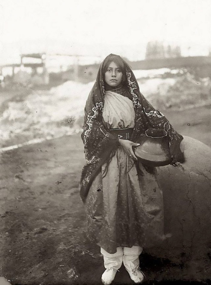 Ragazza Taos Pueblo
