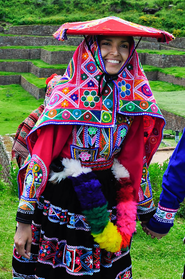 Sposa Peruviana nella Valle Sacra vicino a Cuzco, Perù