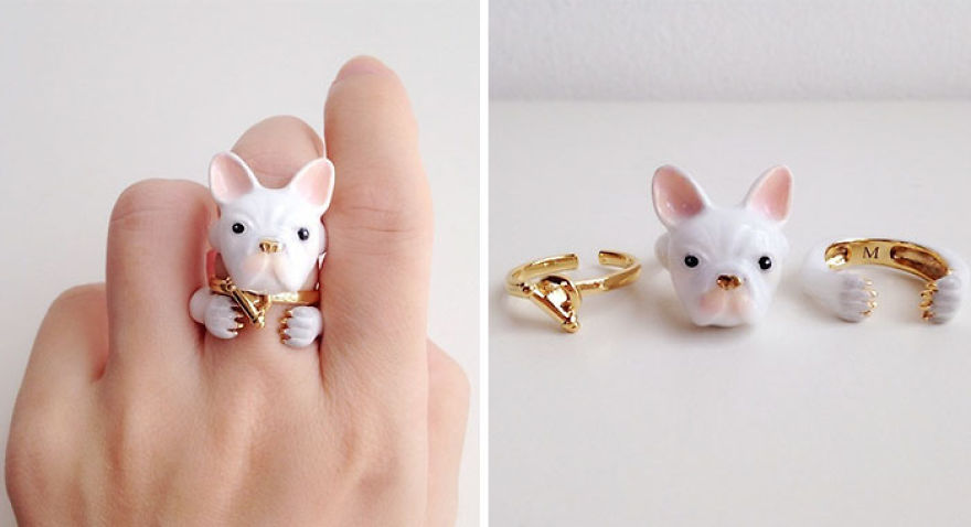 Anello a forma di bulldog bianco