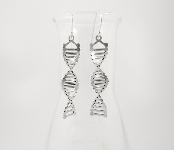 Orecchini a eliche di DNA