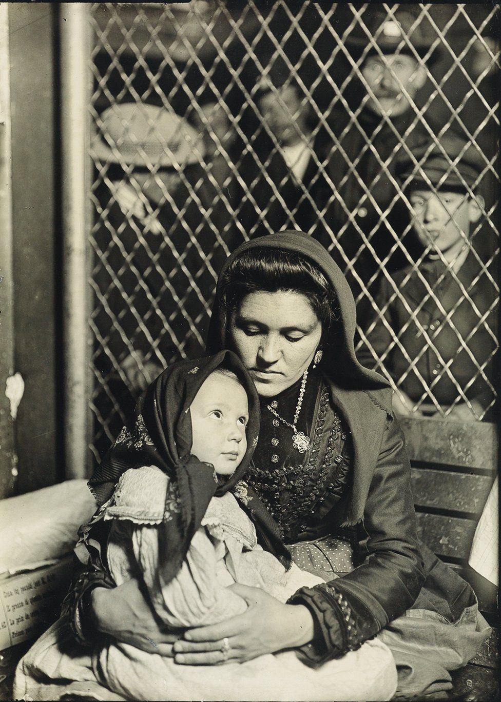 fotografie di Lewis Hine: Madre e figlia, 1907