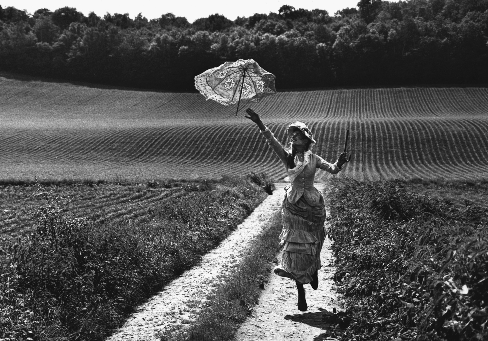 foto di Jacques Henri Lartigue della borghesia francese e della felicità effimera