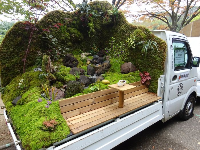 giardino giapponese sul retro di un camion