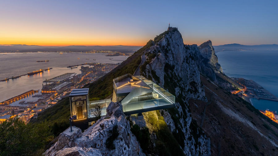 Lo Skywalk sulla Rocca di Gibilterra, una terrazza panoramica in vetro per una visione a 360 gradi