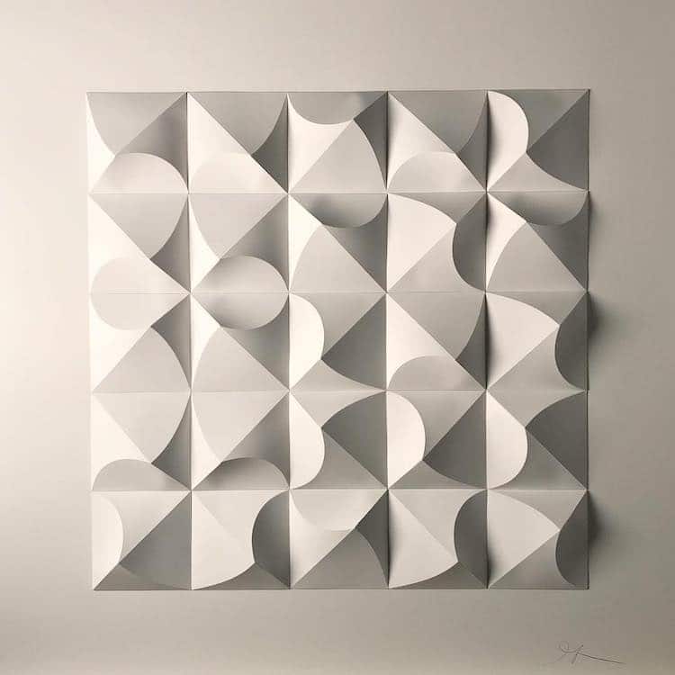 Sculture geometriche di carta