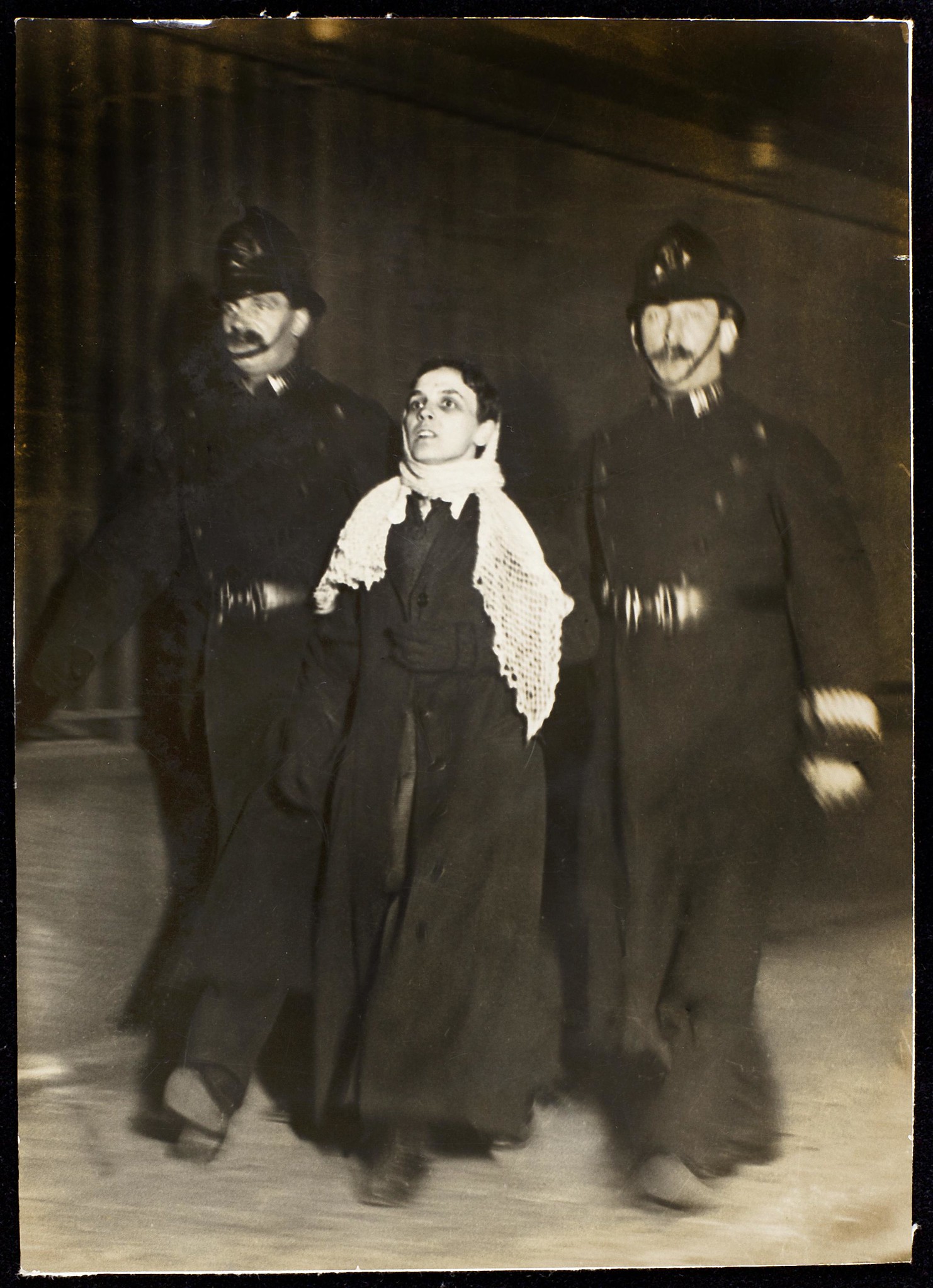 Arresto di una suffragetta nel venerdì nero
