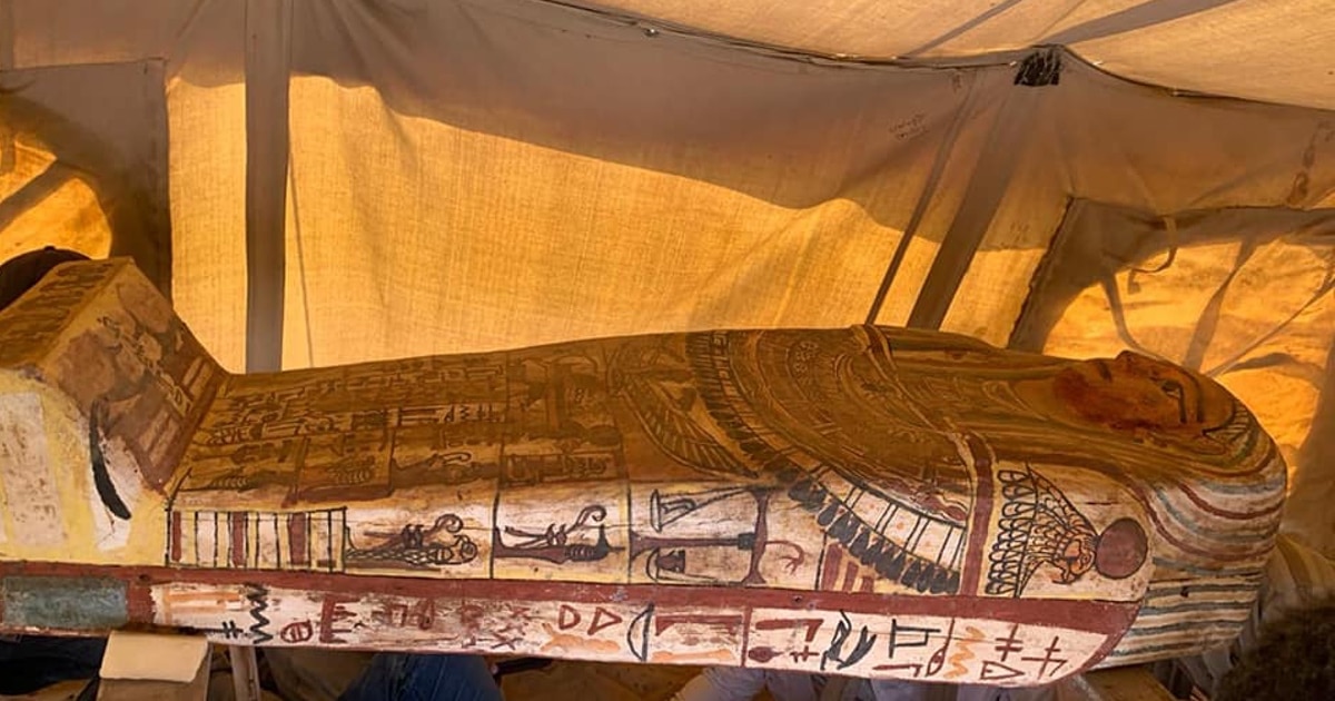 Uno dei sarcofagi trovati a Saqqara