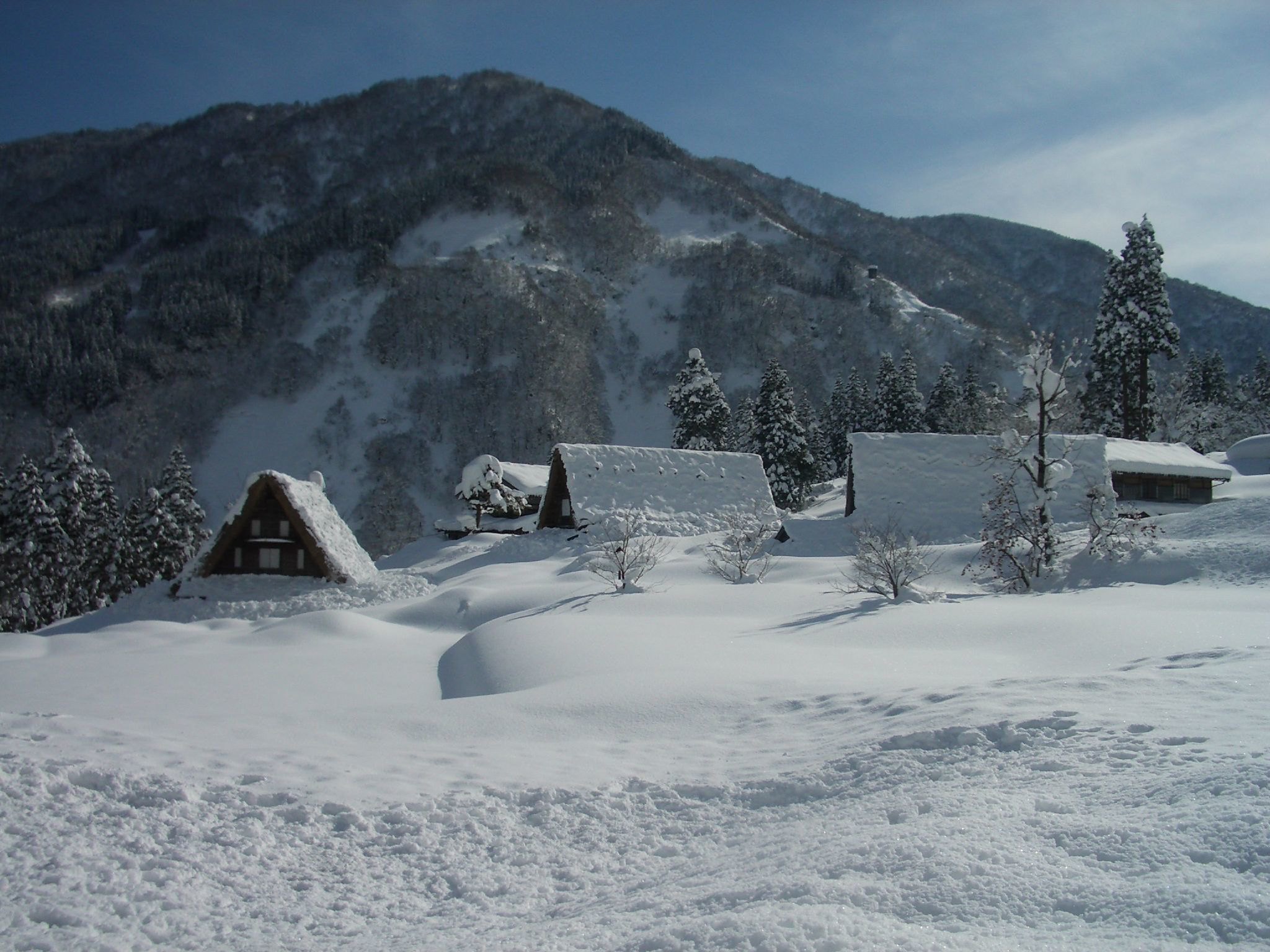 Il villaggio di Ainokura sepolto nella neve