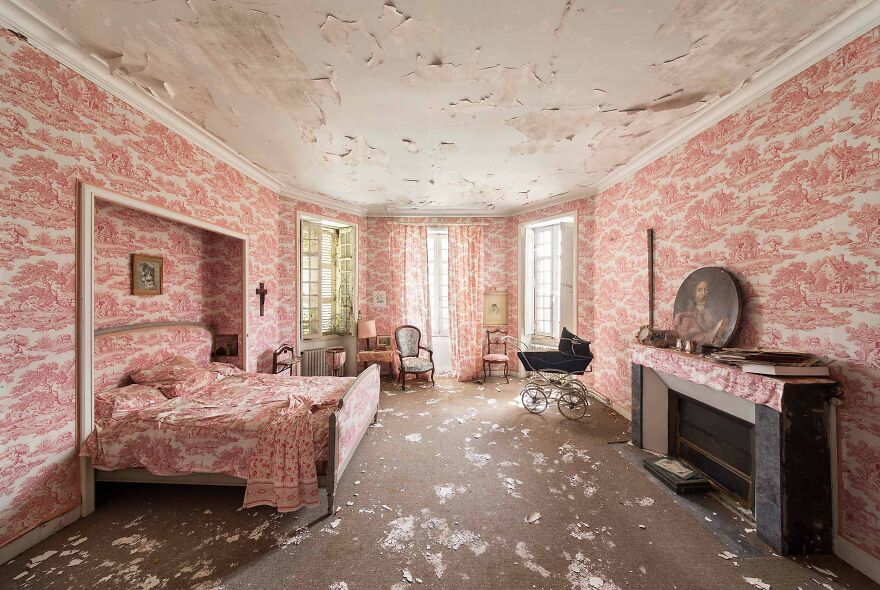 La stanza di un castello abbandonato in Francia