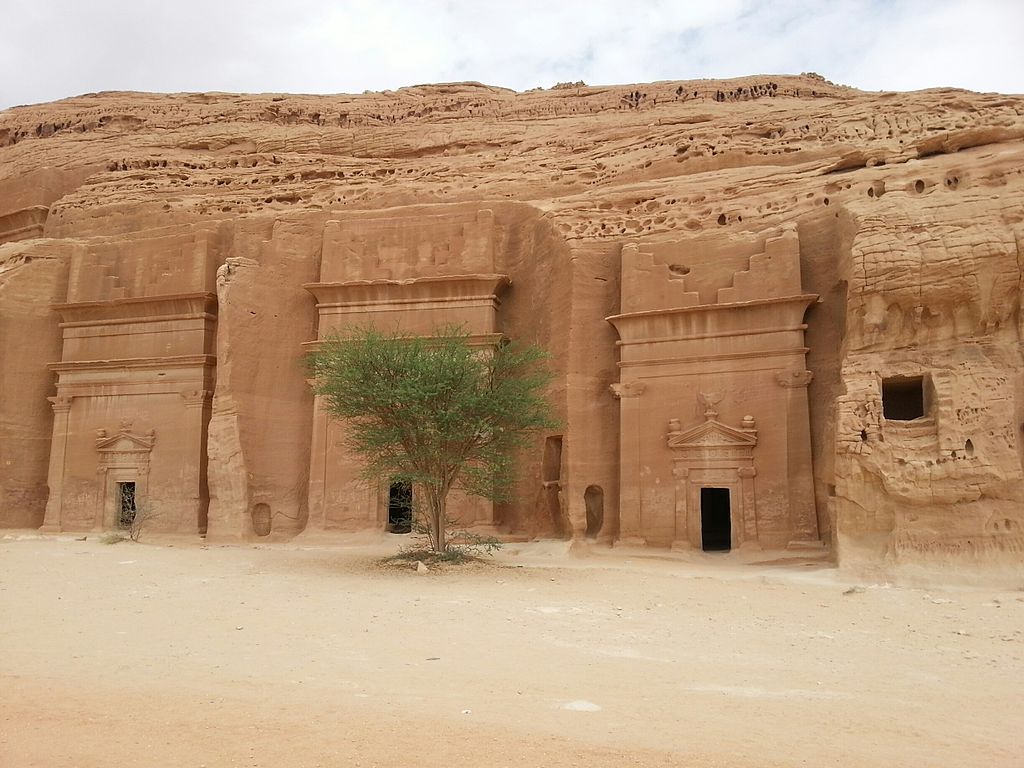 La necropoli di Mada’in Salih, scavata nella roccia, si è conservata alla perfezione