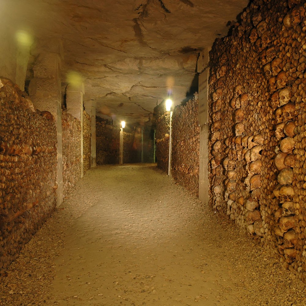 Ossario nelle catacombe di Roma