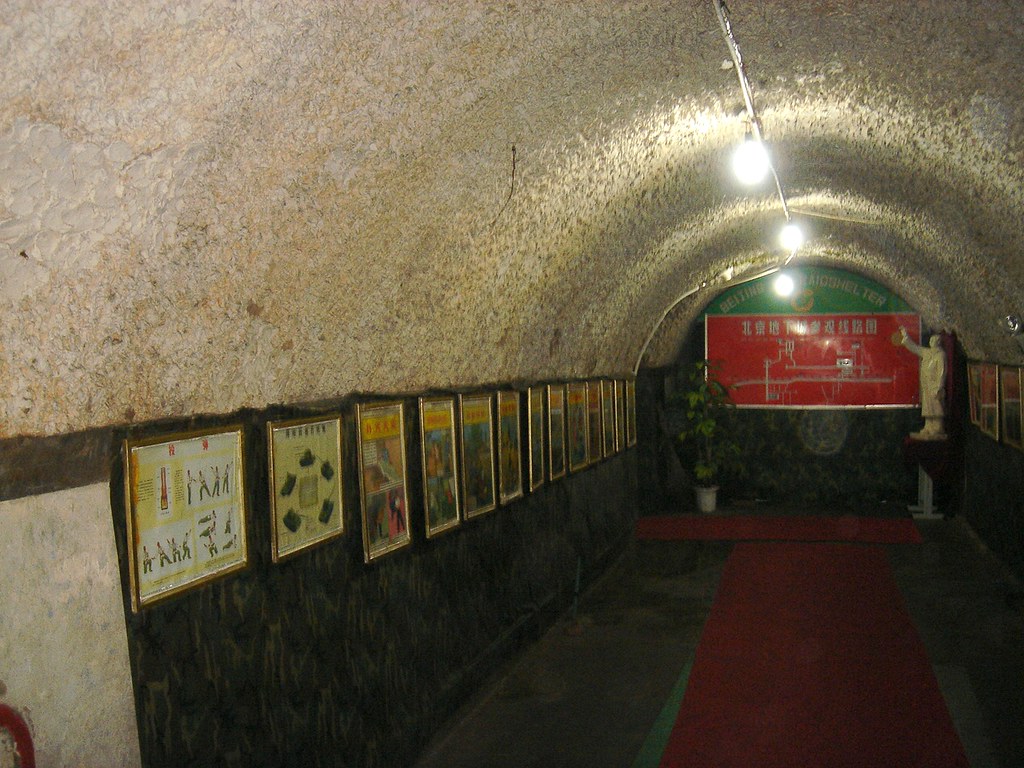 Un corridoio nella città sotterranea di Pechino