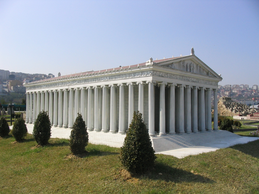 Riproduzione in miniatura del Tempio di Artemide, situata nel parco Miniatürk di Istanbul. La riproduzione segue l'ipotesi ricostruttiva ottocentesca.